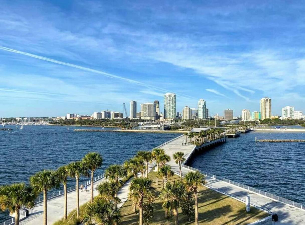 Retro Retreat In Dtsp - Explore The Downtown Area St. Petersburg Esterno foto
