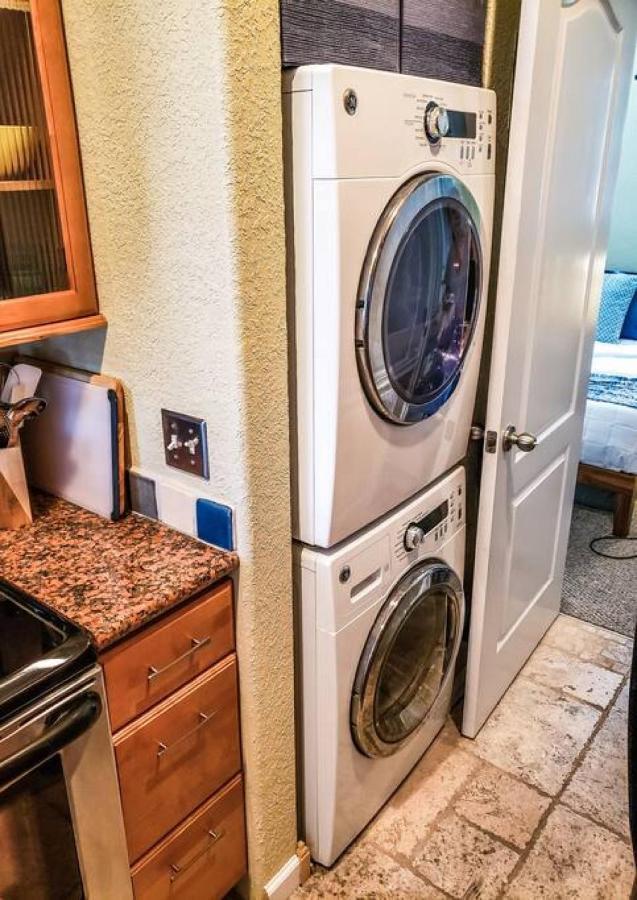 Retro Retreat In Dtsp - Explore The Downtown Area St. Petersburg Esterno foto