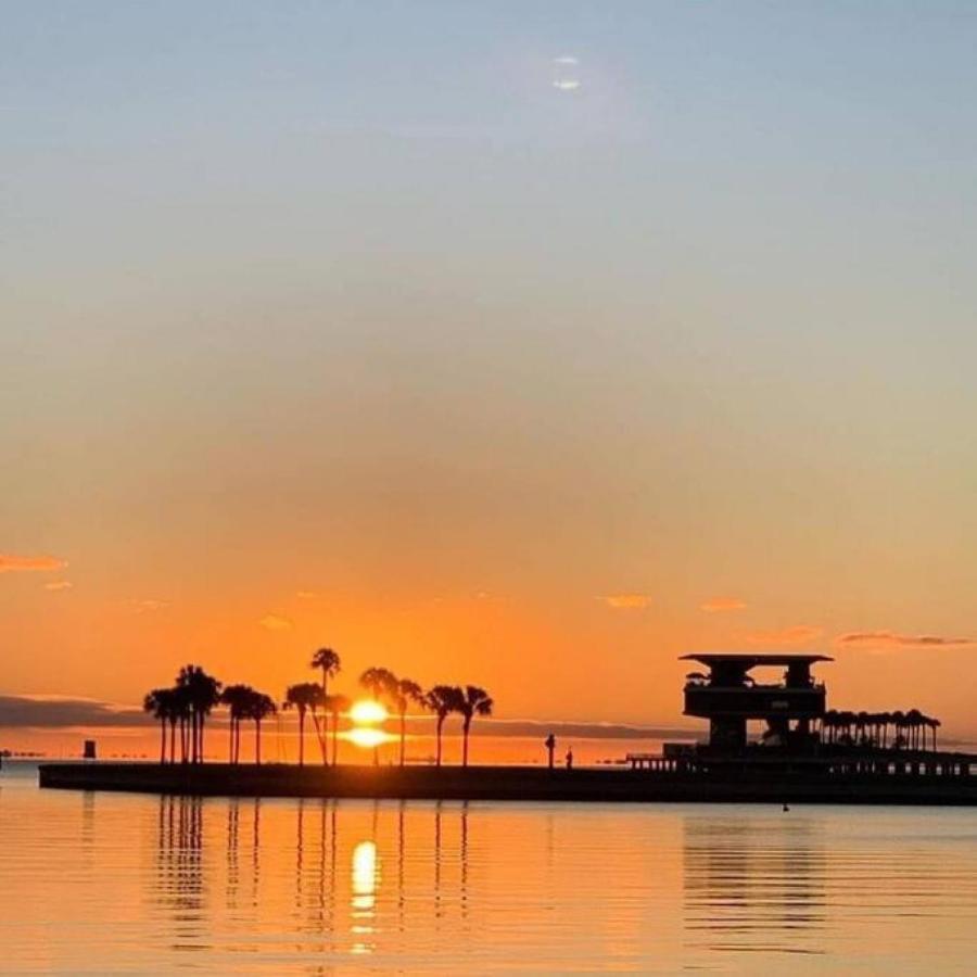 Retro Retreat In Dtsp - Explore The Downtown Area St. Petersburg Esterno foto
