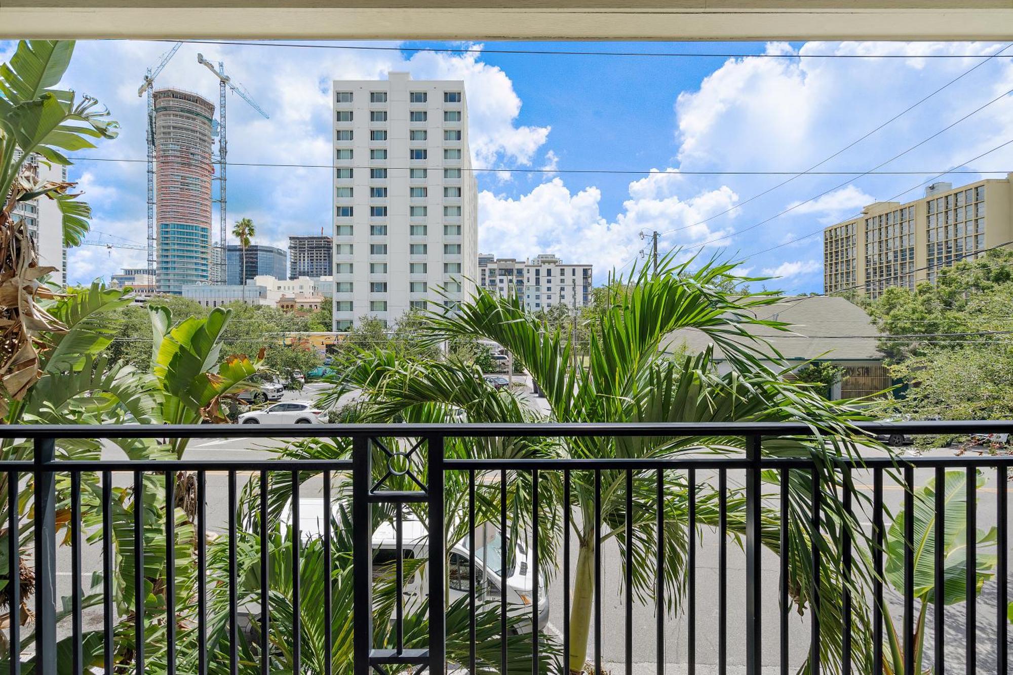 Retro Retreat In Dtsp - Explore The Downtown Area St. Petersburg Esterno foto