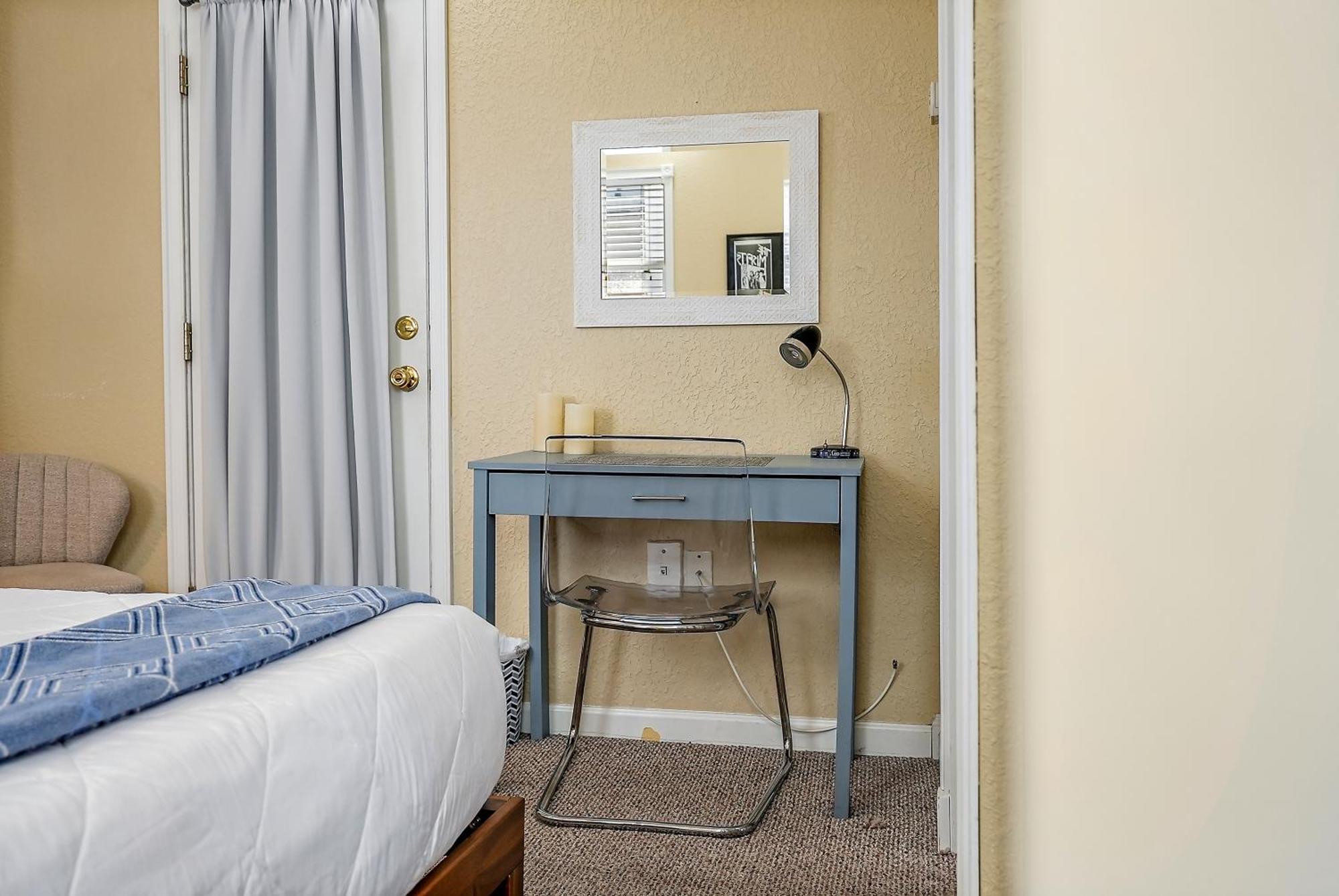 Retro Retreat In Dtsp - Explore The Downtown Area St. Petersburg Esterno foto