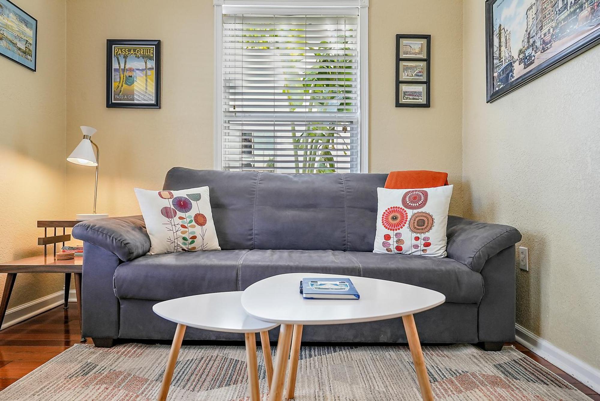 Retro Retreat In Dtsp - Explore The Downtown Area St. Petersburg Esterno foto