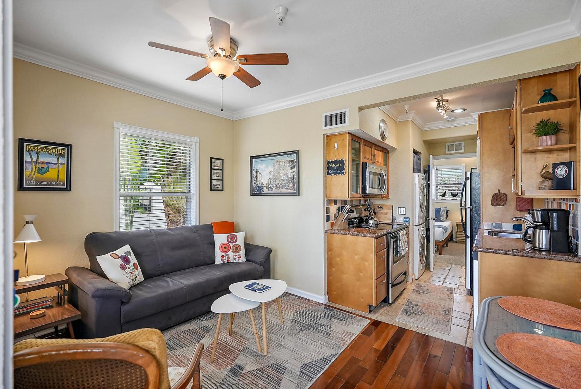 Retro Retreat In Dtsp - Explore The Downtown Area St. Petersburg Esterno foto